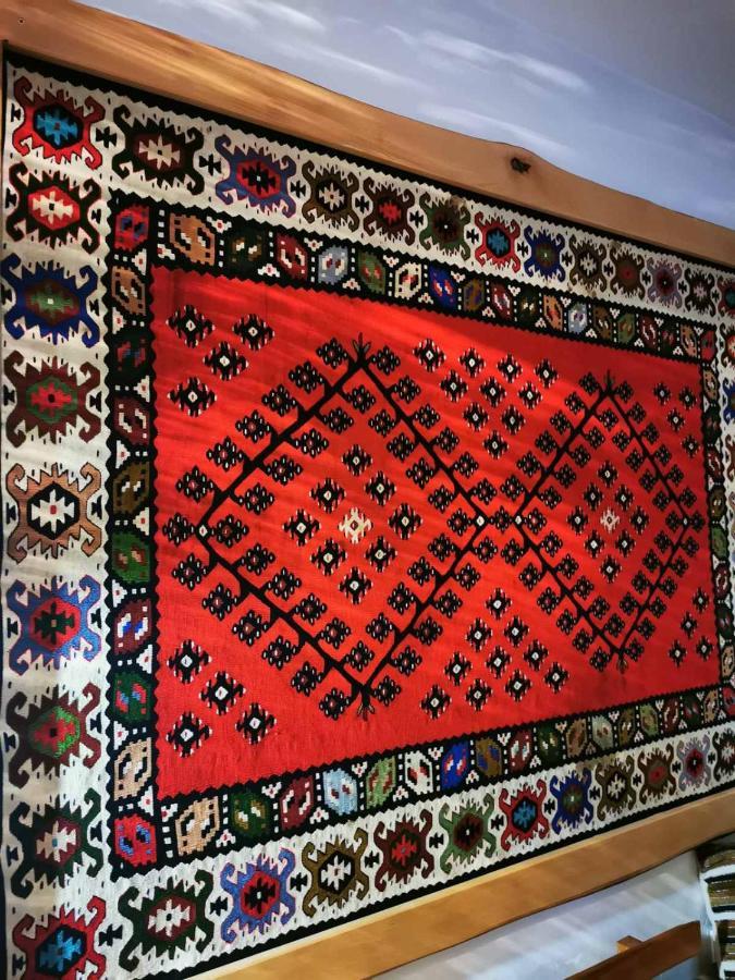 Golemi Kamik Pirot Vlasi المظهر الخارجي الصورة