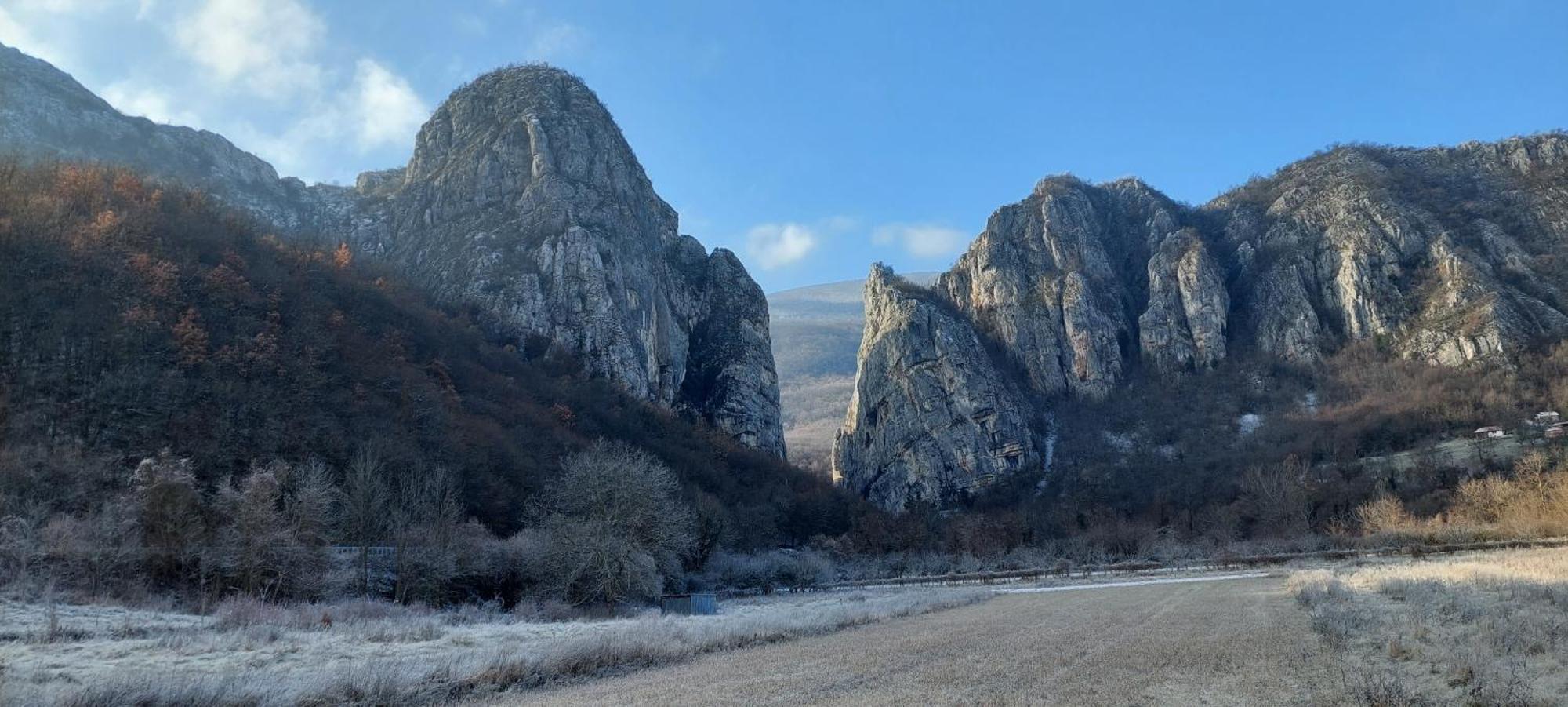 Golemi Kamik Pirot Vlasi المظهر الخارجي الصورة