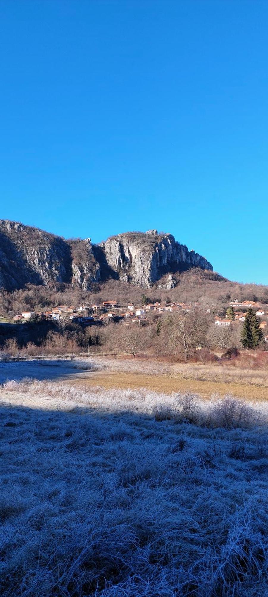 Golemi Kamik Pirot Vlasi المظهر الخارجي الصورة